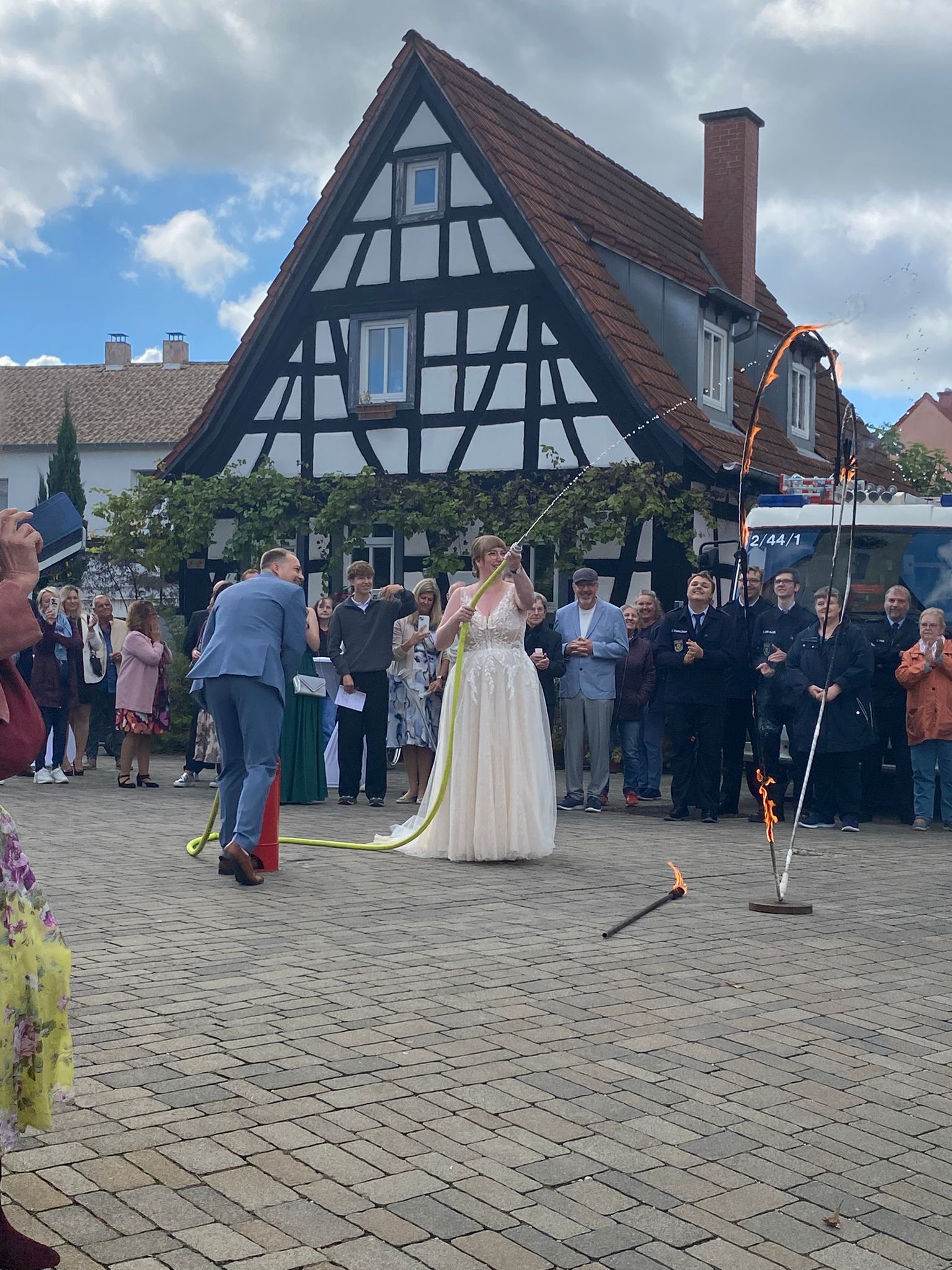 Zwei Herzen, ein Schlauch – Rene und Hannah geben sich das Ja-Wort